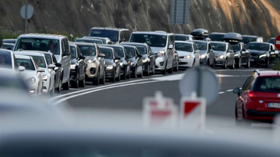 Stundenlanger Grenzstau von Slowenien nach Österreich