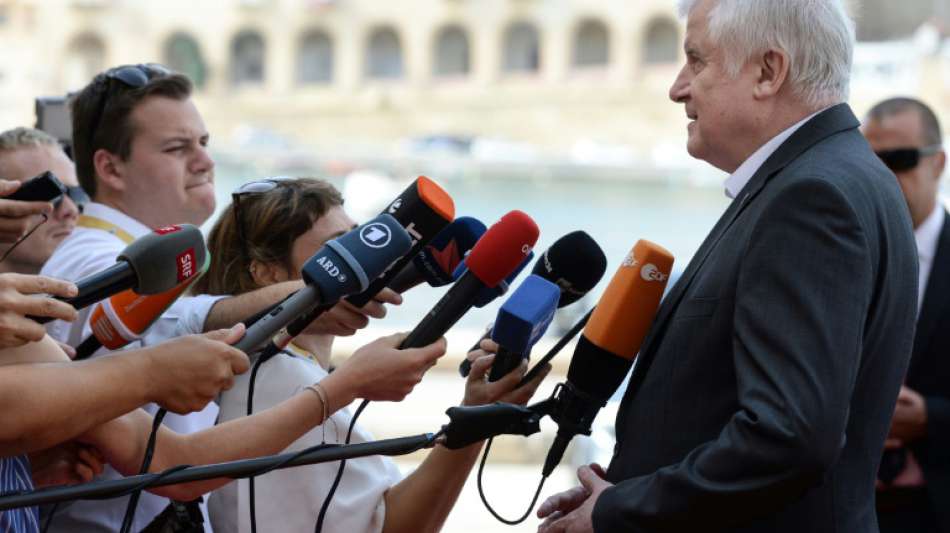 Seehofer vorsichtig optimistisch bei Suche nach Lösung für Flüchtlingsaufnahme