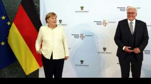 Steinmeier &uuml;berreicht Merkel am Dienstagabend die Entlassungsurkunde