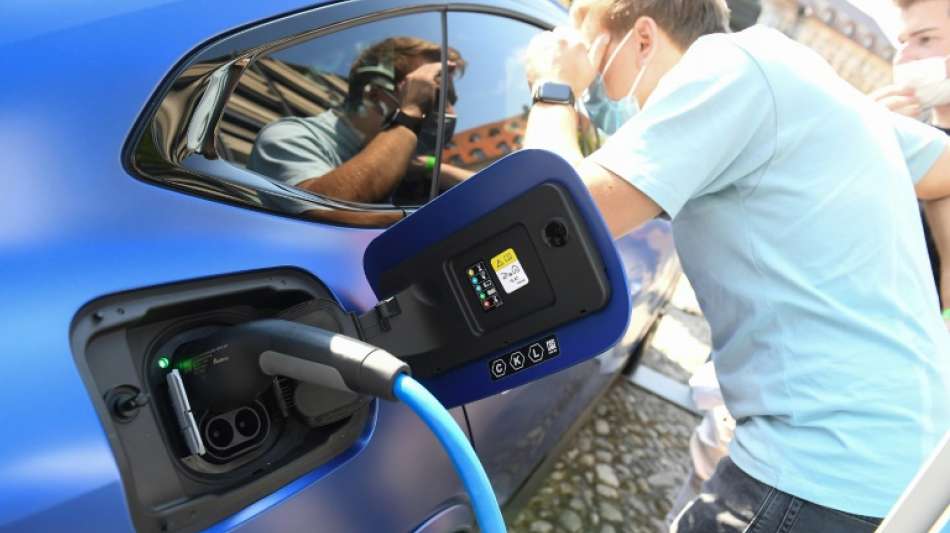 Absatz von Neuwagen in Europa bricht wegen Chipmangels brutal ein