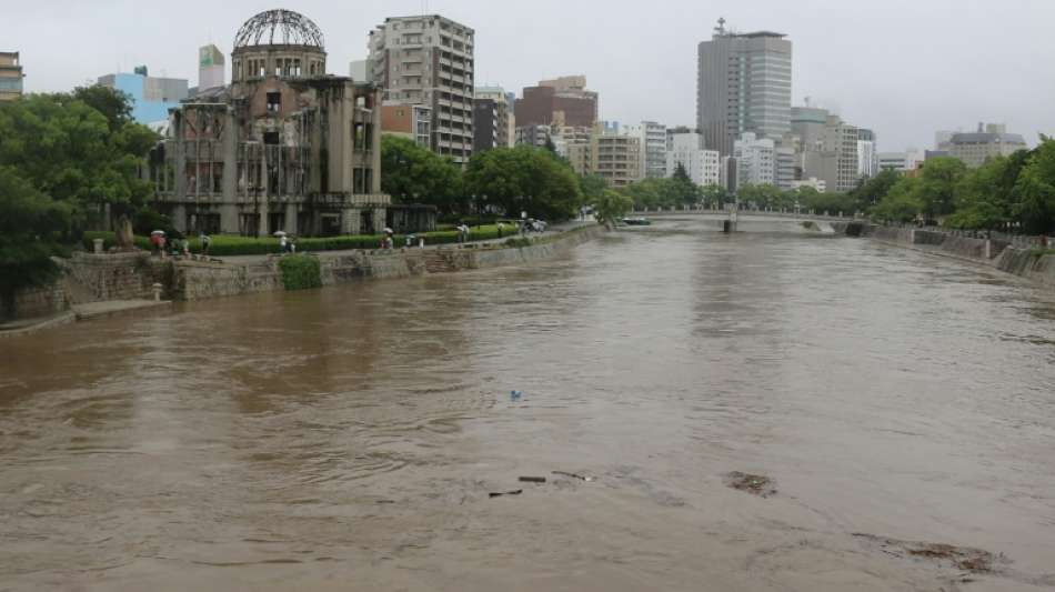 Regen-H&ouml;chstalarm f&uuml;r japanische Pr&auml;fektur Hiroshima ausgegeben