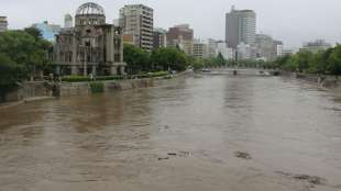Regen-H&ouml;chstalarm f&uuml;r japanische Pr&auml;fektur Hiroshima ausgegeben