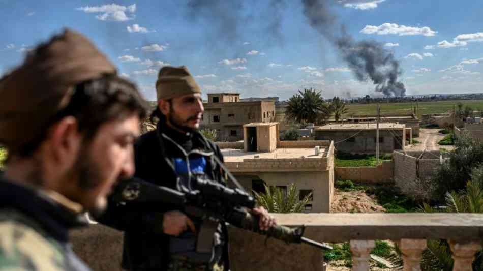 Mehr als 800 Menschen fliehen aus letzter IS-Bastion im Osten Syriens