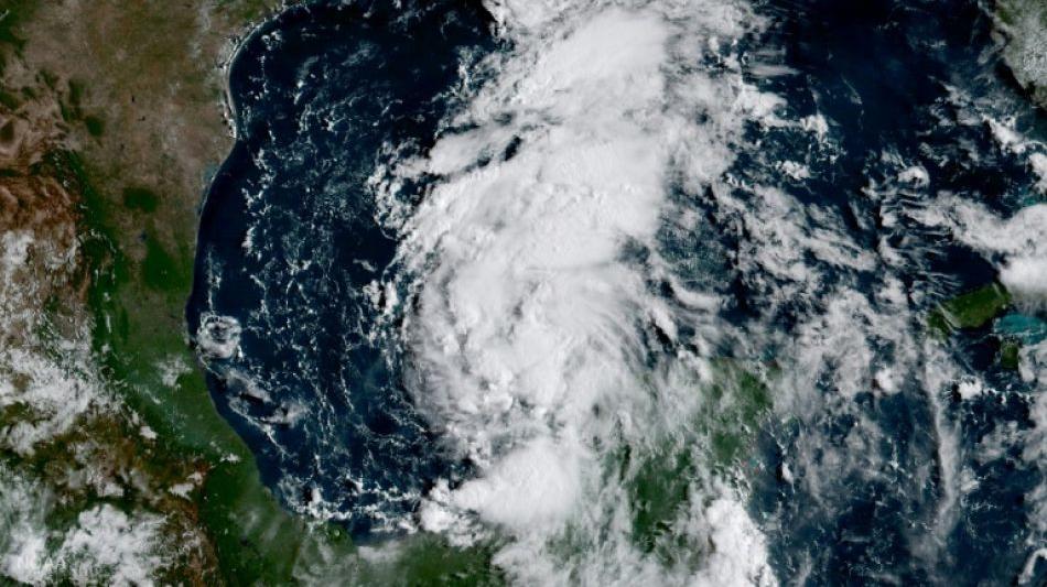 NHC: Umwelt - Hurrikan "Harvey" bedroht Golfk