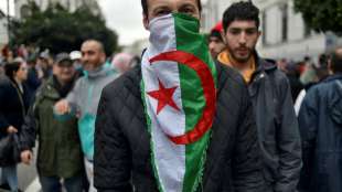 Tausende an Jahrestag der "Hirak"-Protestbewegung in Algerien auf der Stra&szlig;e