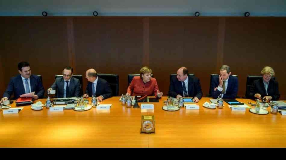 Bundeskabinett befasst sich mit Passentzug für Dschihadisten und Implantateregister