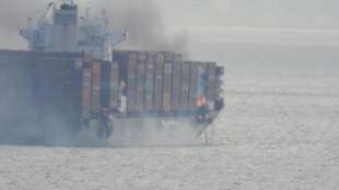 Brand auf Containerschiff vor Kanadas Westk&uuml;ste einged&auml;mmt