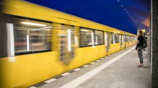 Polizei erwischt in Berlin zehn Graffiti-Sprayer beim Beschmieren von U-Bahn