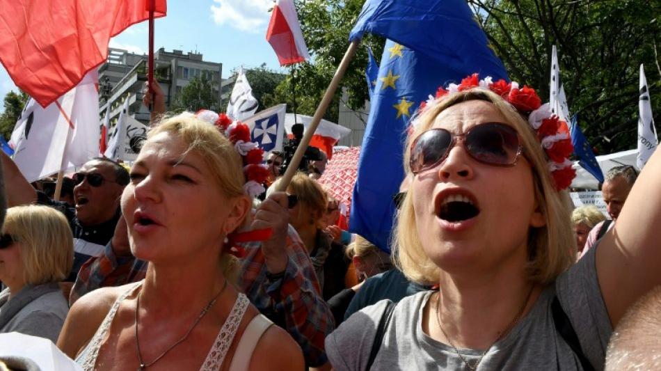 Tausende Polen demonstrieren in Warschau gegen Justizreform 