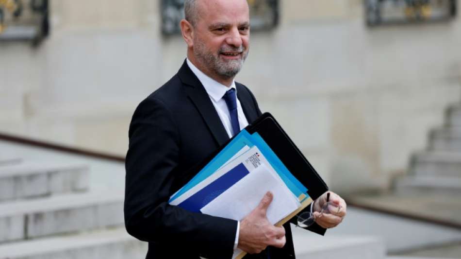 Frankreichs Bildungsminister nach Interview von Ibiza aus unter Druck