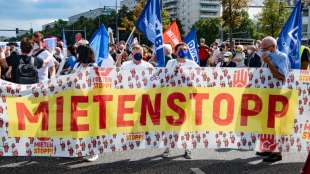 Tausende Menschen demonstrieren in Berlin für bezahlbare Mieten