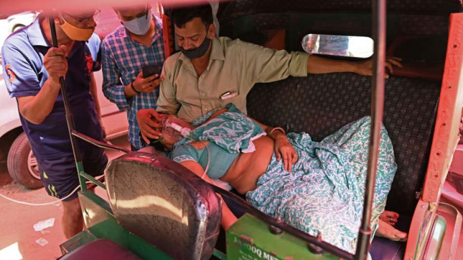 Erste britische Corona-Hilfslieferung in Indien eingetroffen