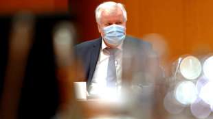 Seehofer erwartet allenfalls stufenweise Lockerungen nach Lockdown