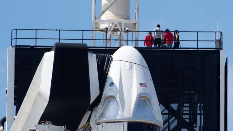 SpaceX will drei Touristen zur ISS schicken