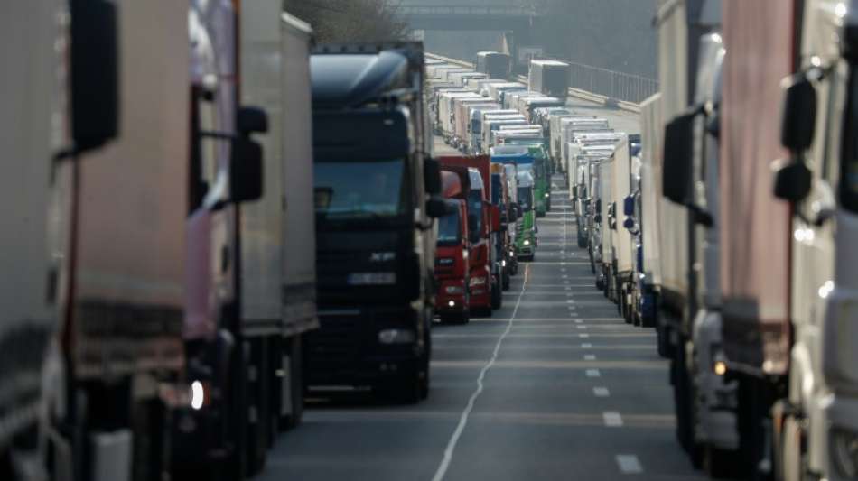 Verkehrsministerium fördert LKW-Parkplätze an Autobahnanschlussstellen
