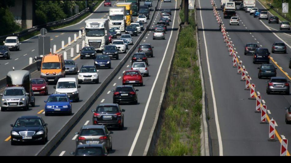 Verkehr: Kritik an Dobrindt wegen drohender Pleite bei A1 Mobil