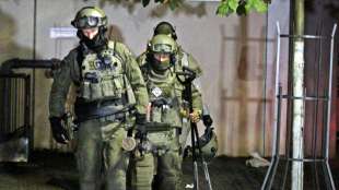 Mit Messer bewaffneter 20-Jähriger hält Polizei in Monheim in Atem