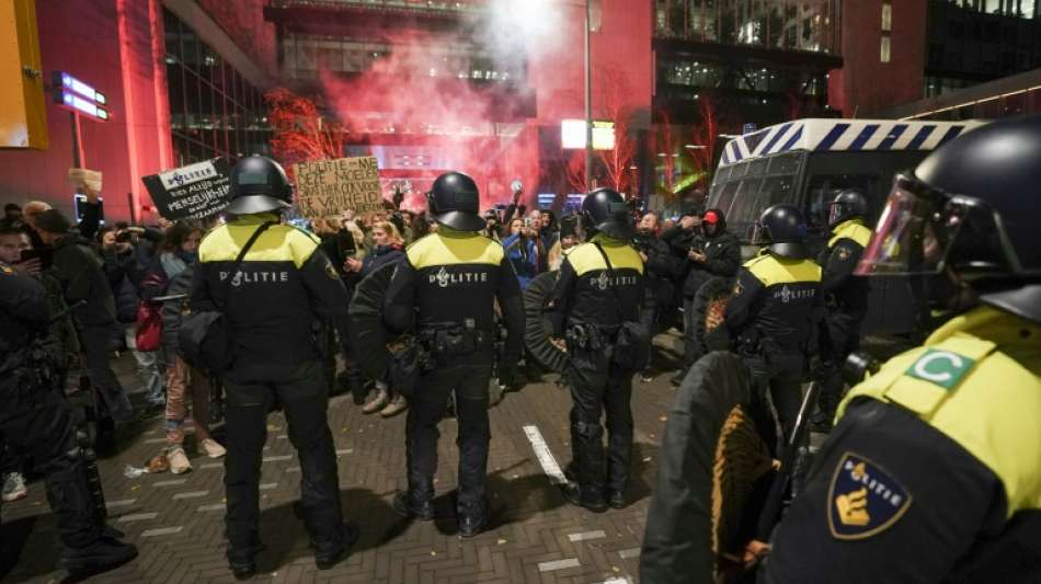Niederlande verh&auml;ngen wegen stark steigenden Corona-Zahlen Teil-Lockdown