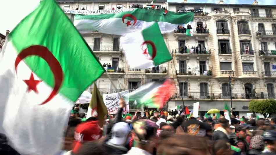 Protest gegen Algeriens Staatschef treibt erneut Hunderttausende auf die Straße
