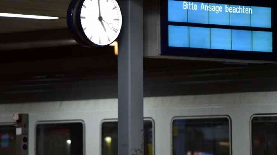 Bahn verteidigt bundesweite Einstellung des Fernverkehrs bei Orkan "Friederike"