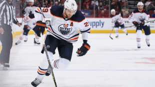 Draisaitl schie&szlig;t Edmonton zum Sieg und sich an die Spitze der NHL