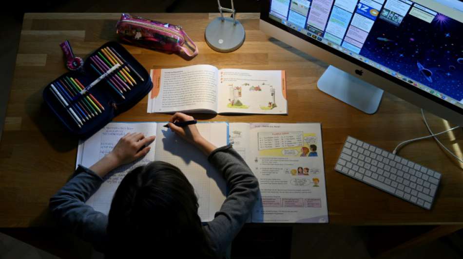 Schulkinder in Deutschland verbringen zu Hause deutlich weniger Zeit mit Lernen 