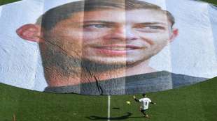 Prozess um Flugzeugabsturz von Fußballprofi Sala beginnt mit Teil-Schuldgeständnis
