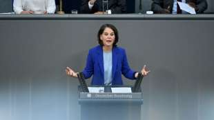 Baerbock greift im Bundestag Union und SPD wegen Klimaschutz an