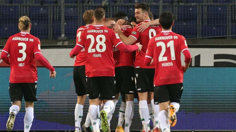 Coronatest falsch positiv: Hannover 96 darf Quarant&auml;ne vorzeitig verlassen