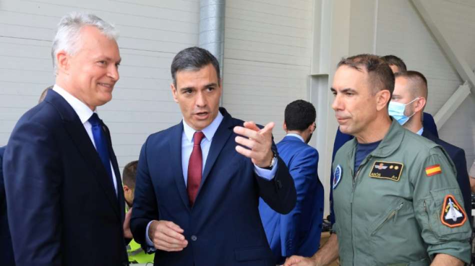 Russische Kampfflugzeuge unterbrechen Pressekonferenz von Spaniens Regierungschef