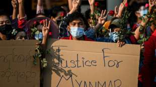Massiver Protest gegen Macht&uuml;bernahme des Milit&auml;rs in Myanmar