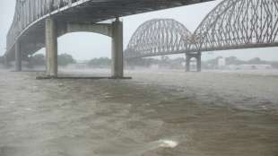 Sturm "Barry" erreicht knapp unter Hurrikan-Stärke Küste von Louisiana 