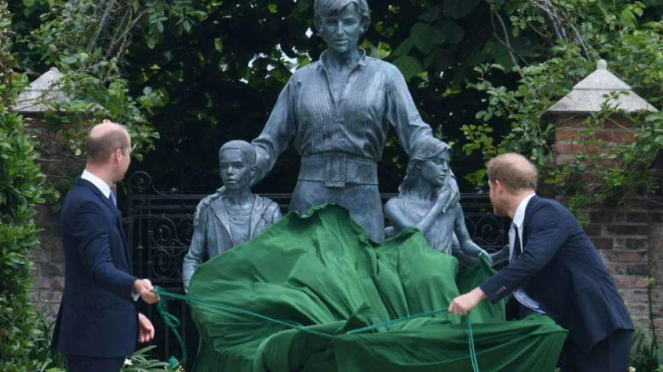 William und Harry enthüllen Statue ihrer verstorbenen Mutter Diana