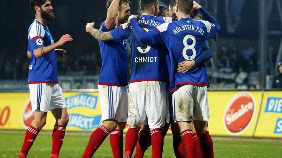 Fußball: Kiel nutzt Sandhausens Patzer zur Tabellenführung 