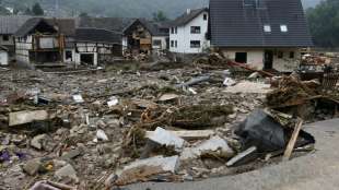 Bundeskanzlerin Merkel besucht von Unwetter schwer getroffenes Eifeldorf Schuld