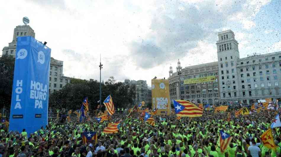 Spanien: Tausende Katalanen demonstrieren f