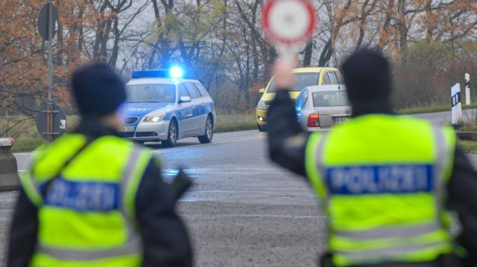 Bundespolizisten schnappen gesuchten 71-Jährigen mit 41 Aliasnamen