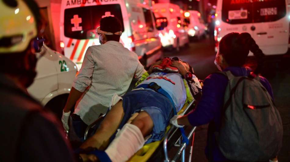 13 Tote und rund 70 Verletzte bei Einsturz von Metro-Brücke in Mexiko-Stadt