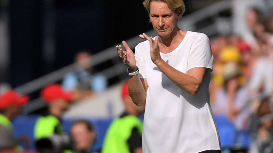 DFB verl&auml;ngert mit Bundestrainerin Voss-Tecklenburg bis 2023