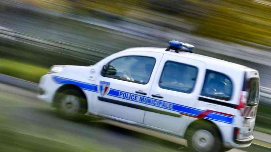 Autofahrer rast in Frankreich in Fu