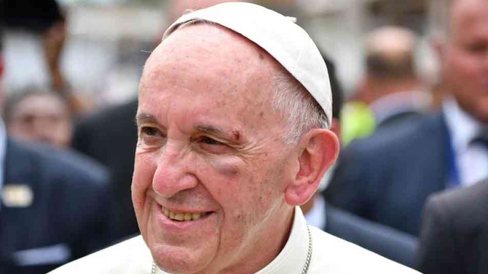 Papst Franziskus holt sich in Kolumbien Beule im Papamobil