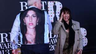 Familie von Amy Winehouse will zehn Jahre nach Tod Image korrigieren