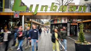 Niederlande &ouml;ffnen Terrassen von Caf&eacute;s trotz hoher Corona-Zahlen