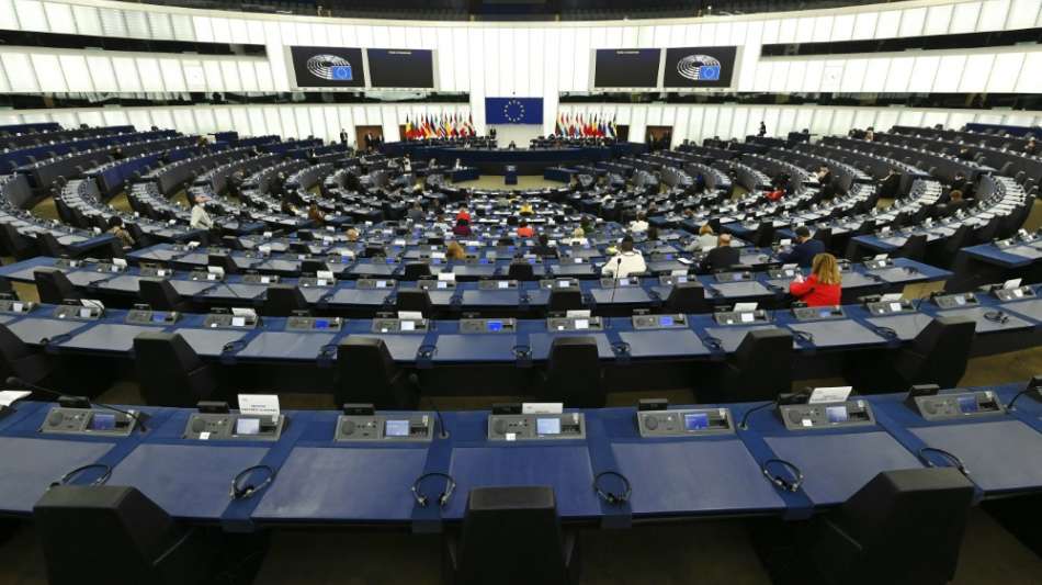 Europa-Abgeordnete fordern Begrenzung von Spielergehältern und Transferzahlungen