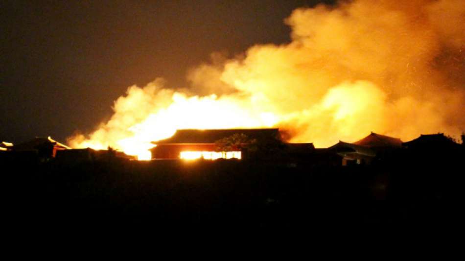 Großbrand zerstört historische Burg in Japan