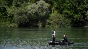 Retter suchen nach Schlauchboot-Unglück weiter nach Vierjähriger im Rhein