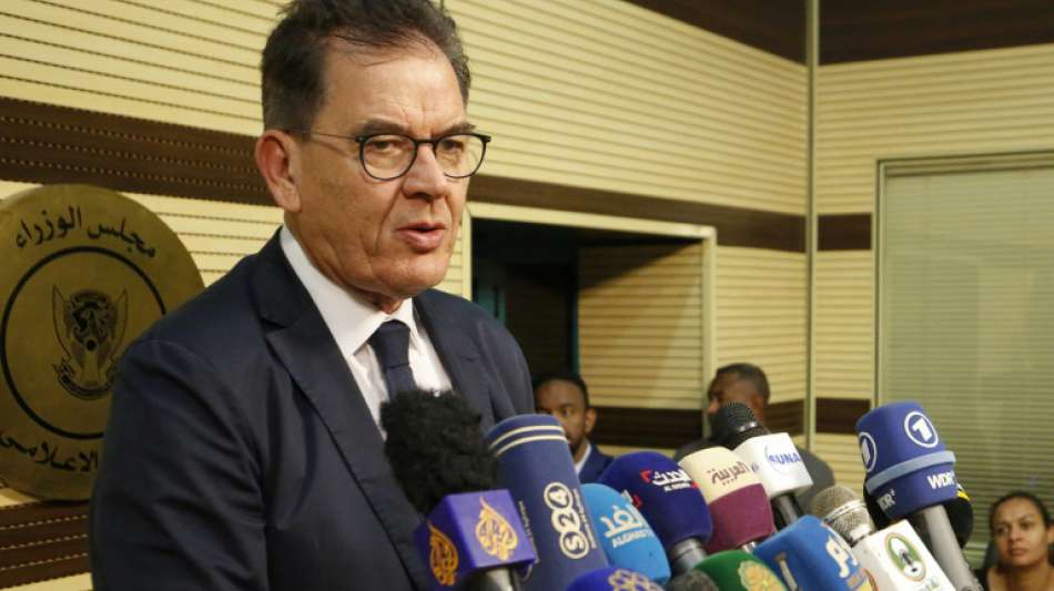 Minister Müller will nachhaltige Beschaffung bei öffentlichen Textilien bis 2030