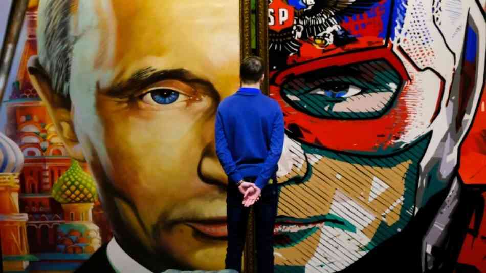 Russland - Putin: Kunstwerke bei Ausstellung in Moskau