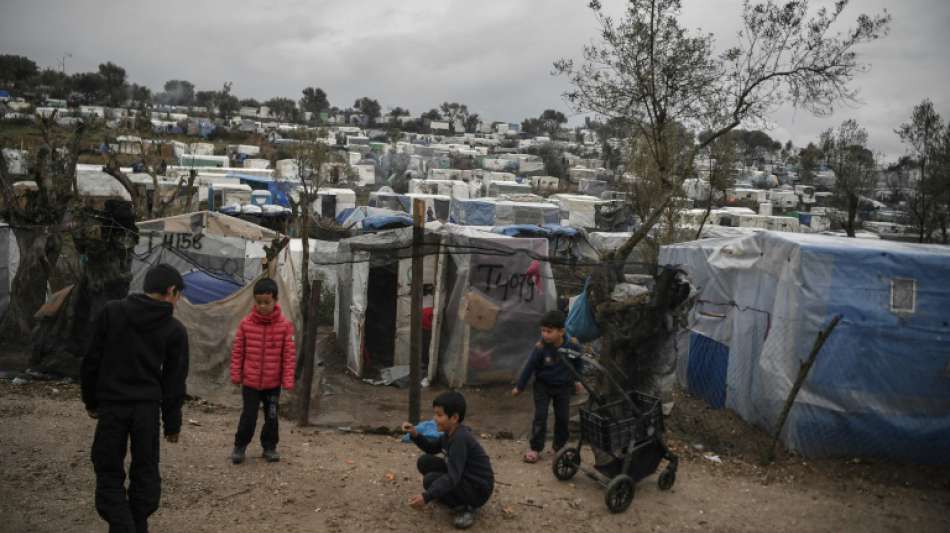 Zwei Griechen wegen Drohungen gegen Flüchtlingshelfer zu Bewährungsstrafe verurteilt