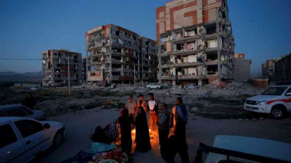 Zehntausende Iraner verbringen nach Erdbeben Nacht im Freien